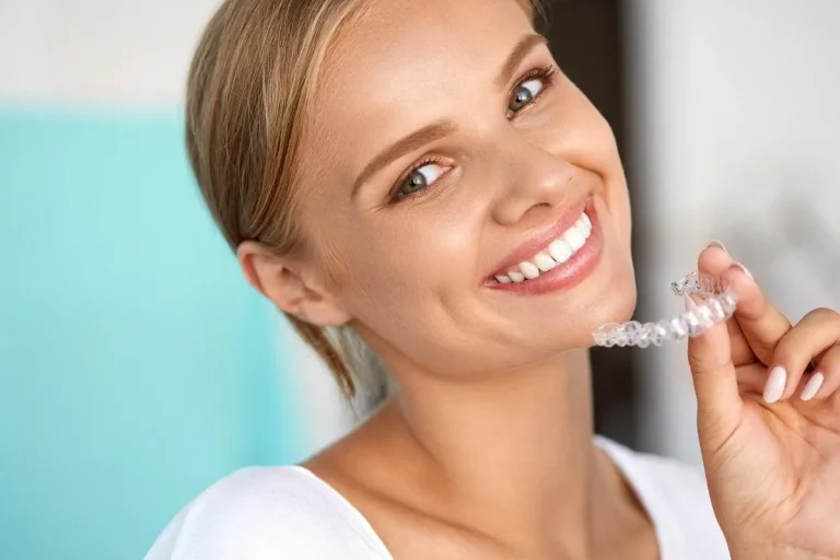 Aparelhos invisíveis e a importância de consultas odontológicas regulares: o que acontece durante uma consulta de rotina?
